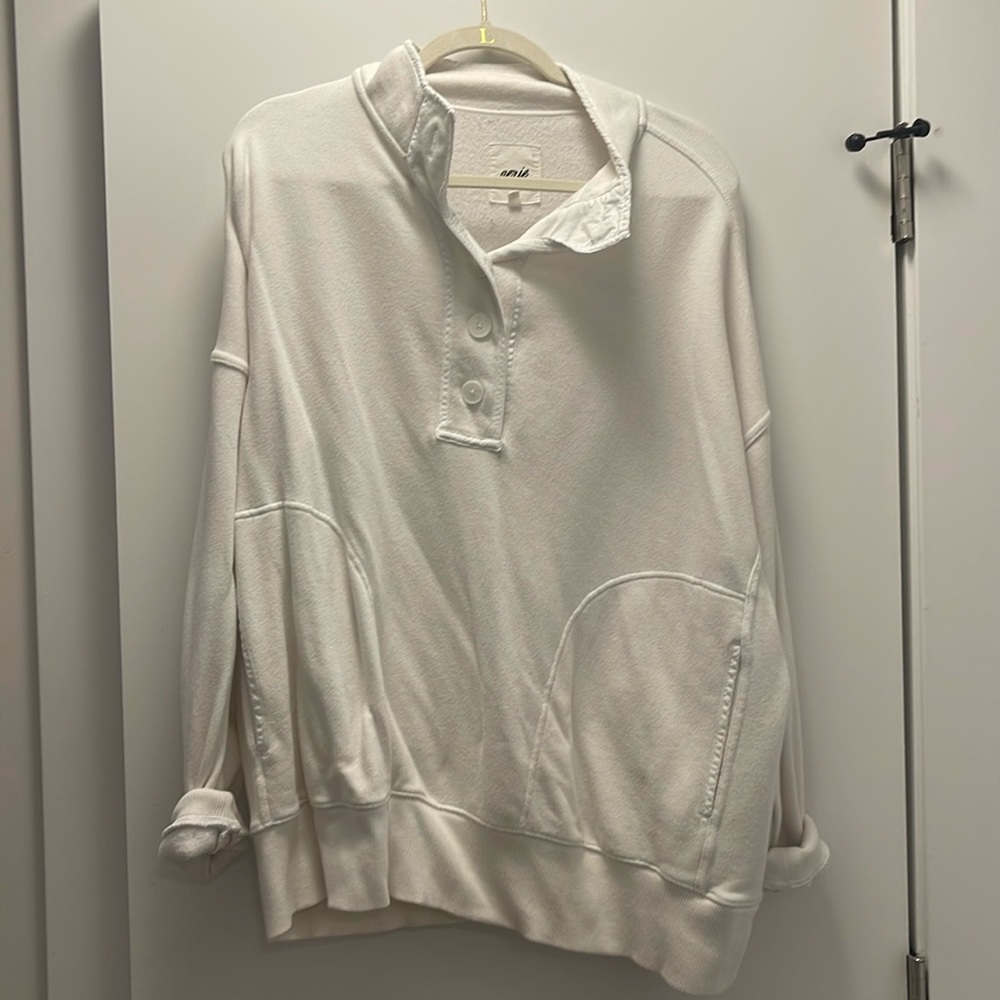 AERIE WHITE BUTTON PULLOVER SIZE L